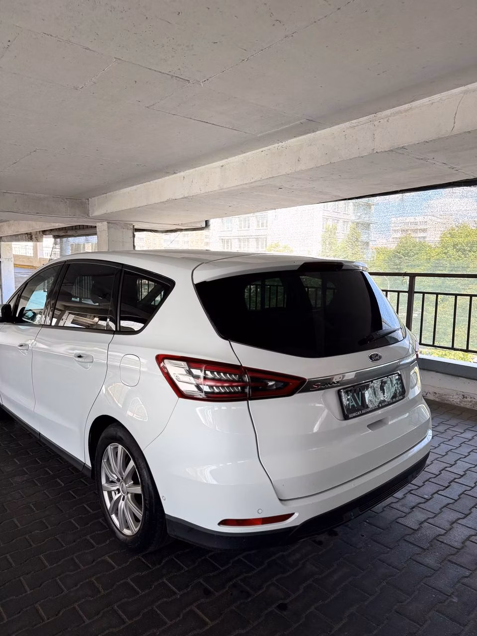 Ford S-MAX фото 5
