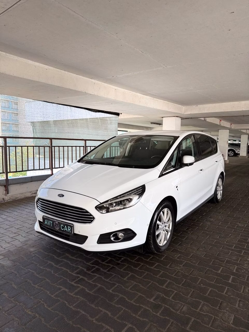 Ford S-MAX фото 2