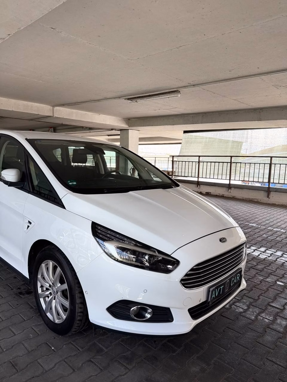 Ford S-MAX фото 10