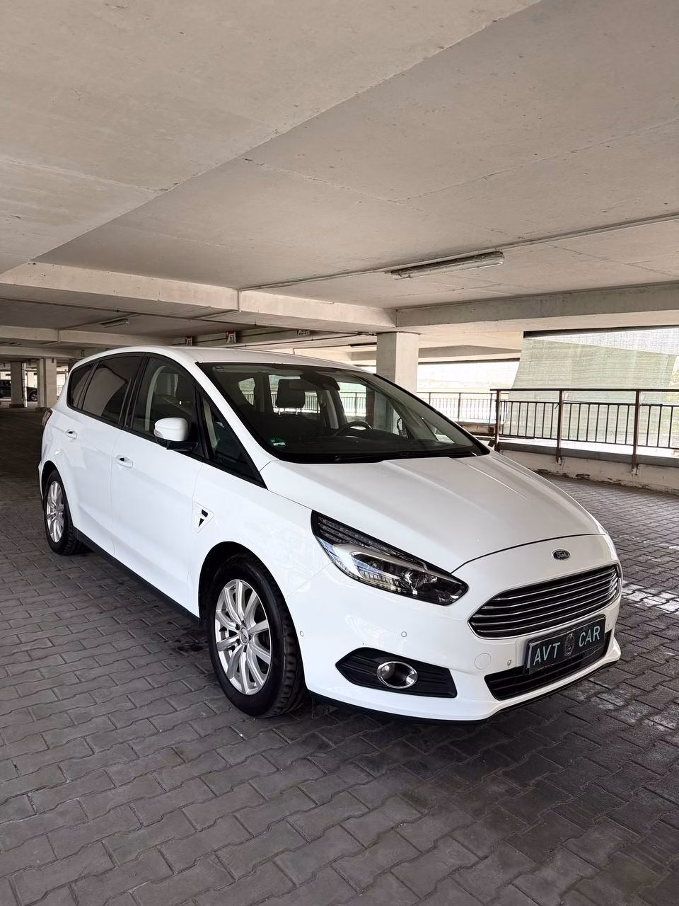 Ford S-MAX фото 9