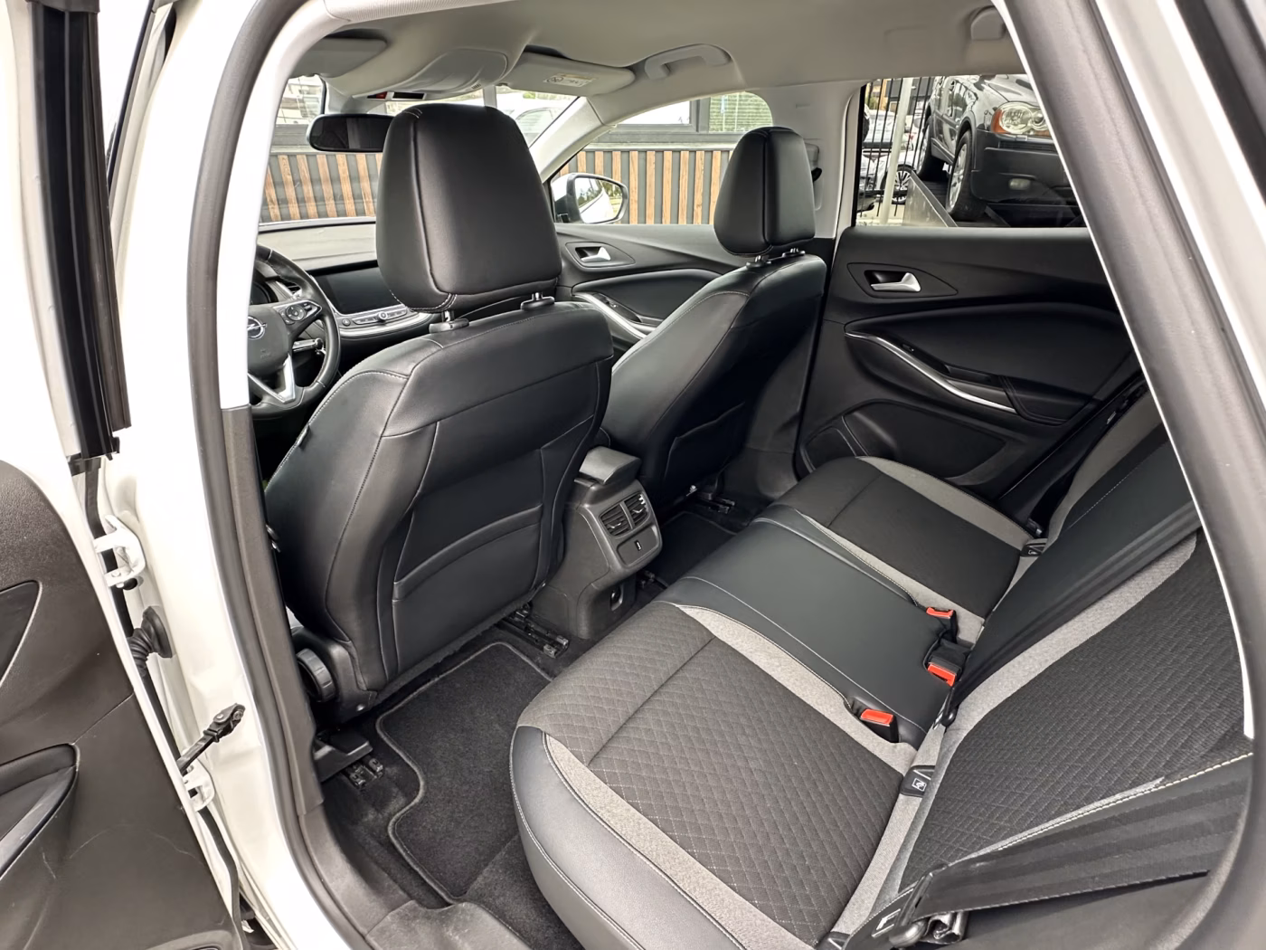 Opel Grandland X фото 10