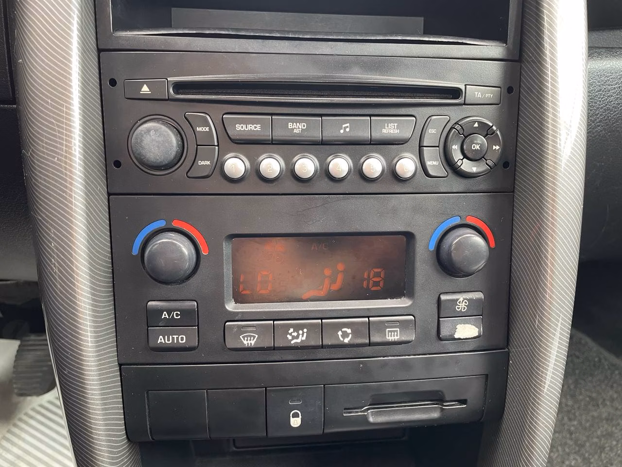 Peugeot 207 фото 13