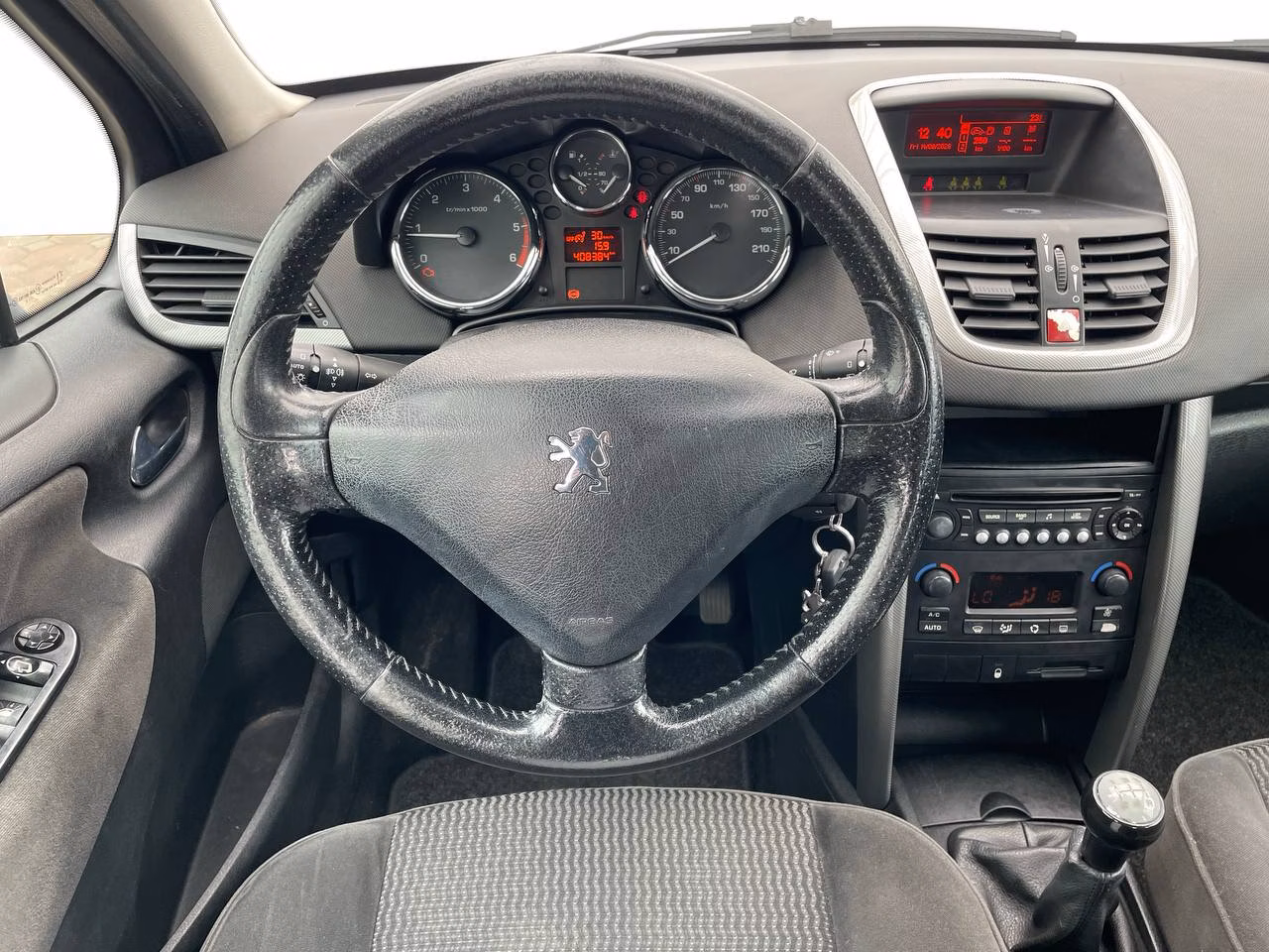 Peugeot 207 фото 10
