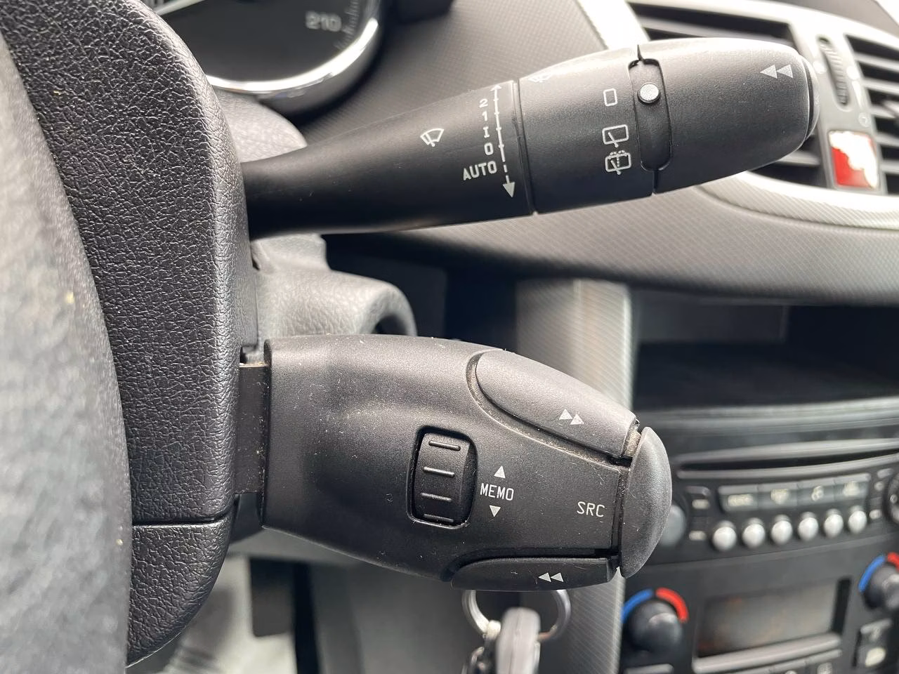 Peugeot 207 фото 15