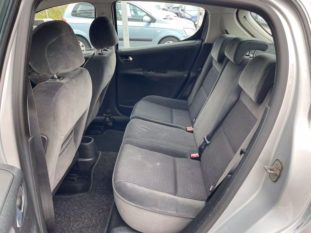 Peugeot 207 фото 8