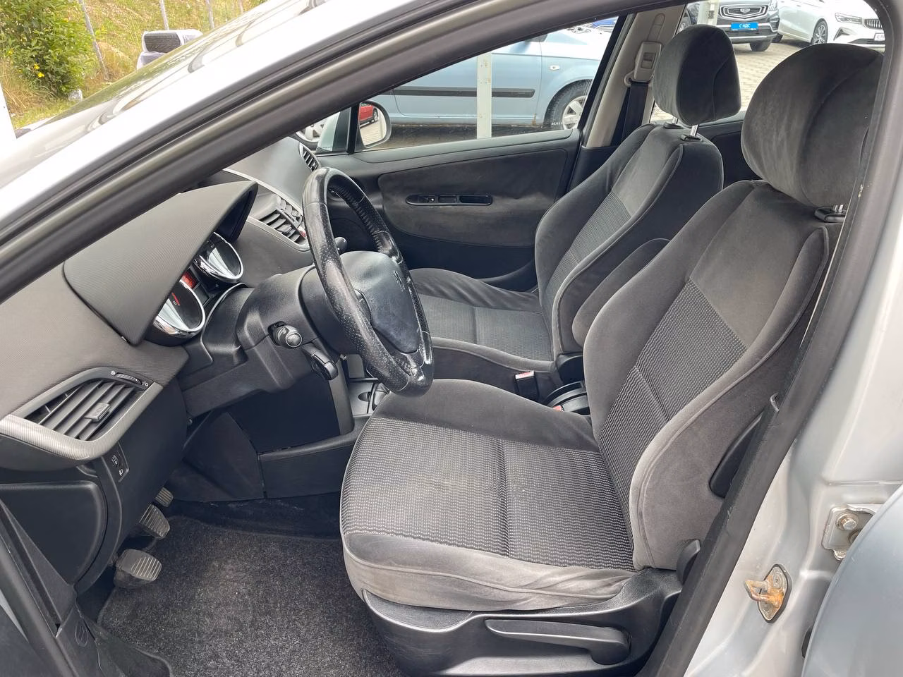 Peugeot 207 фото 7