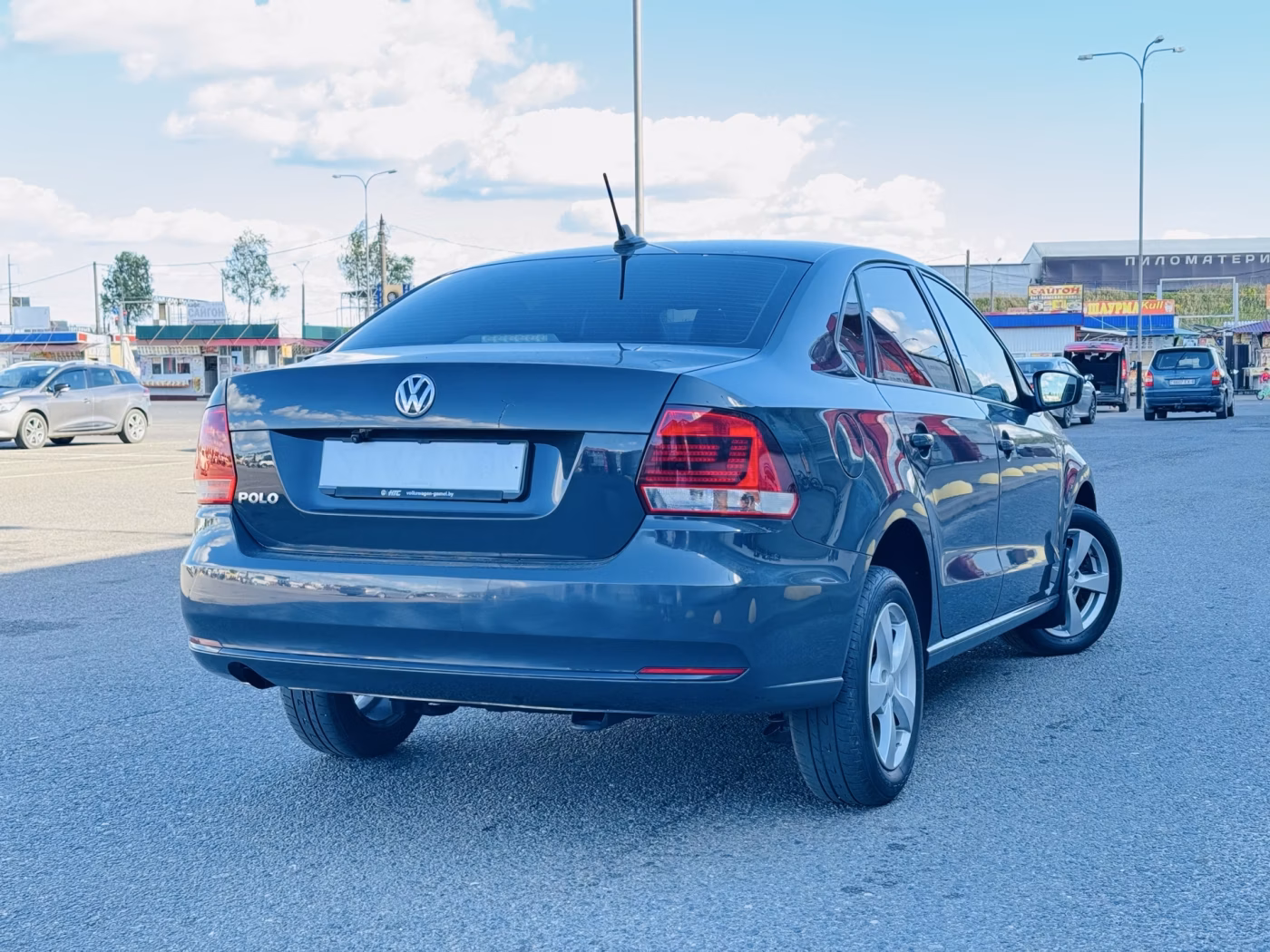 Volkswagen Polo Sedan фото 2