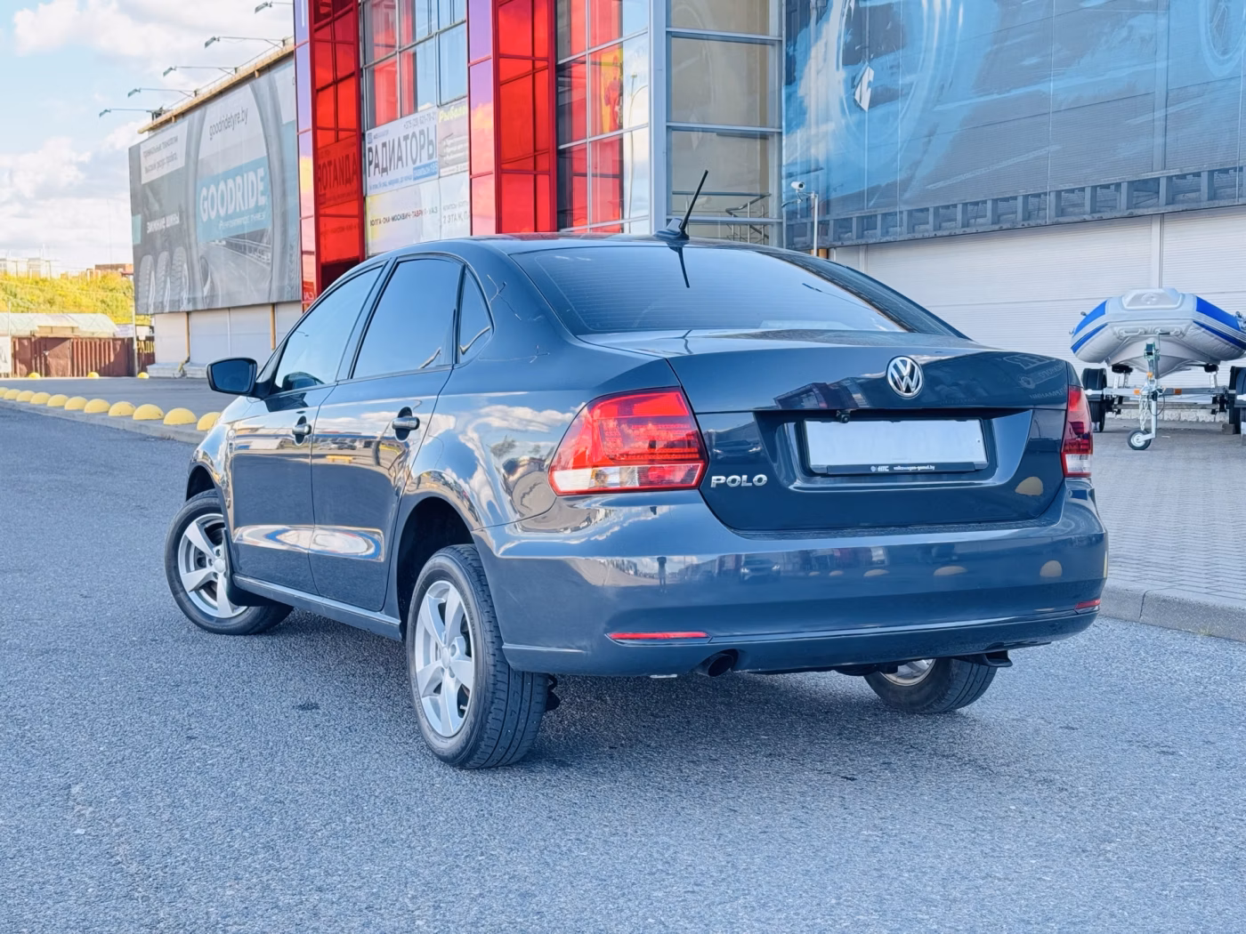 Volkswagen Polo Sedan фото 4