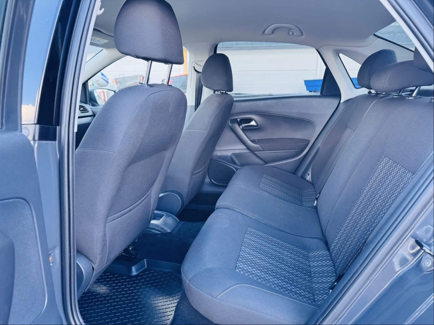 Volkswagen Polo Sedan фото 6