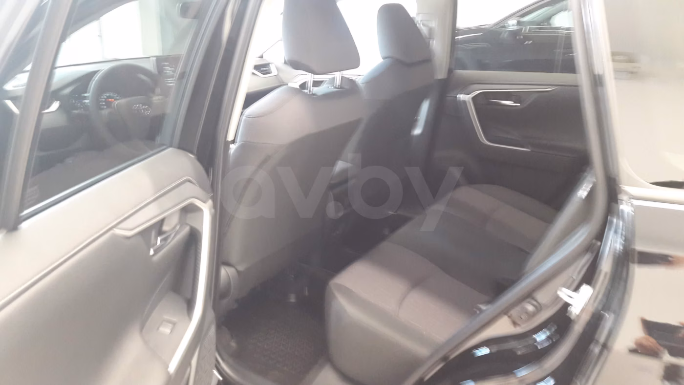 Toyota RAV4 фото 8