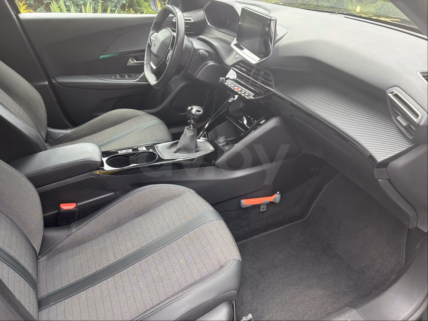 Peugeot 2008 фото 9