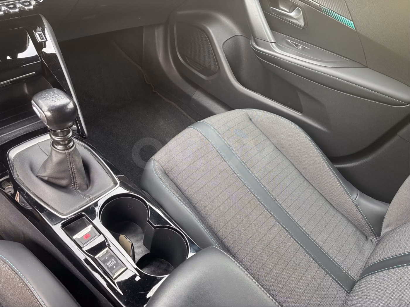 Peugeot 2008 фото 10