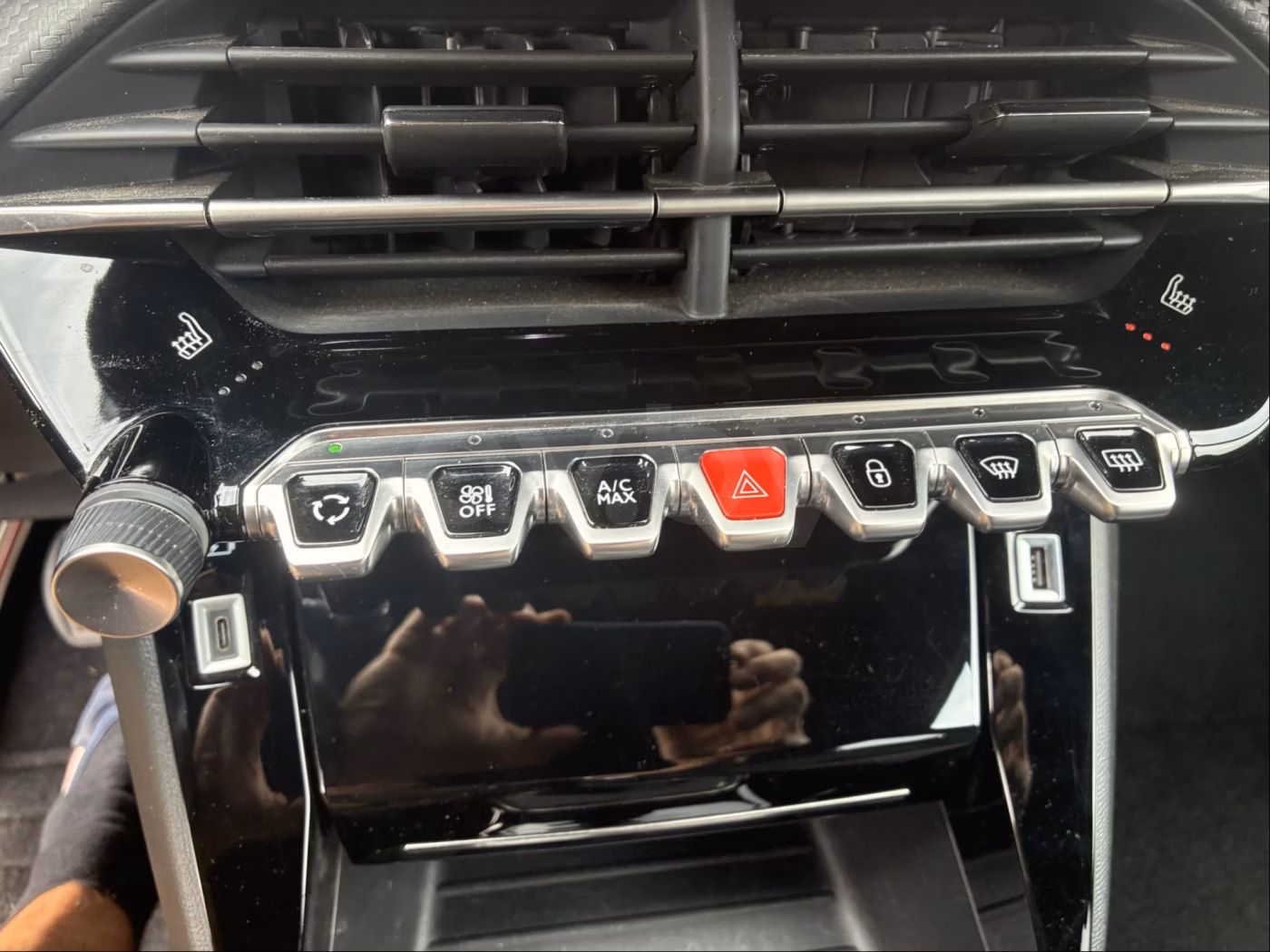 Peugeot 2008 фото 11