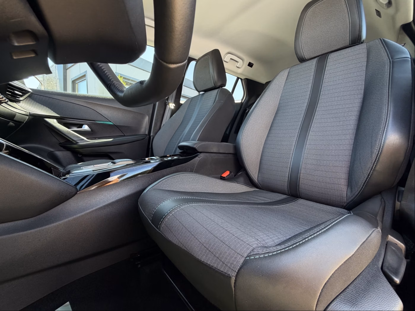 Peugeot 2008 фото 10