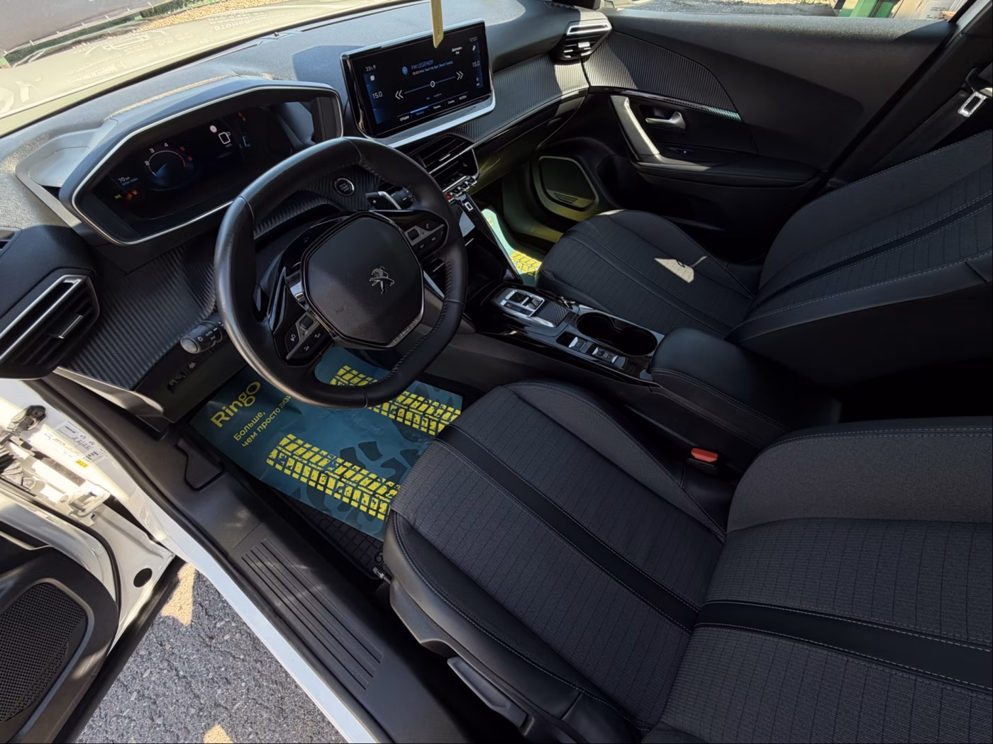 Peugeot 2008 фото 9