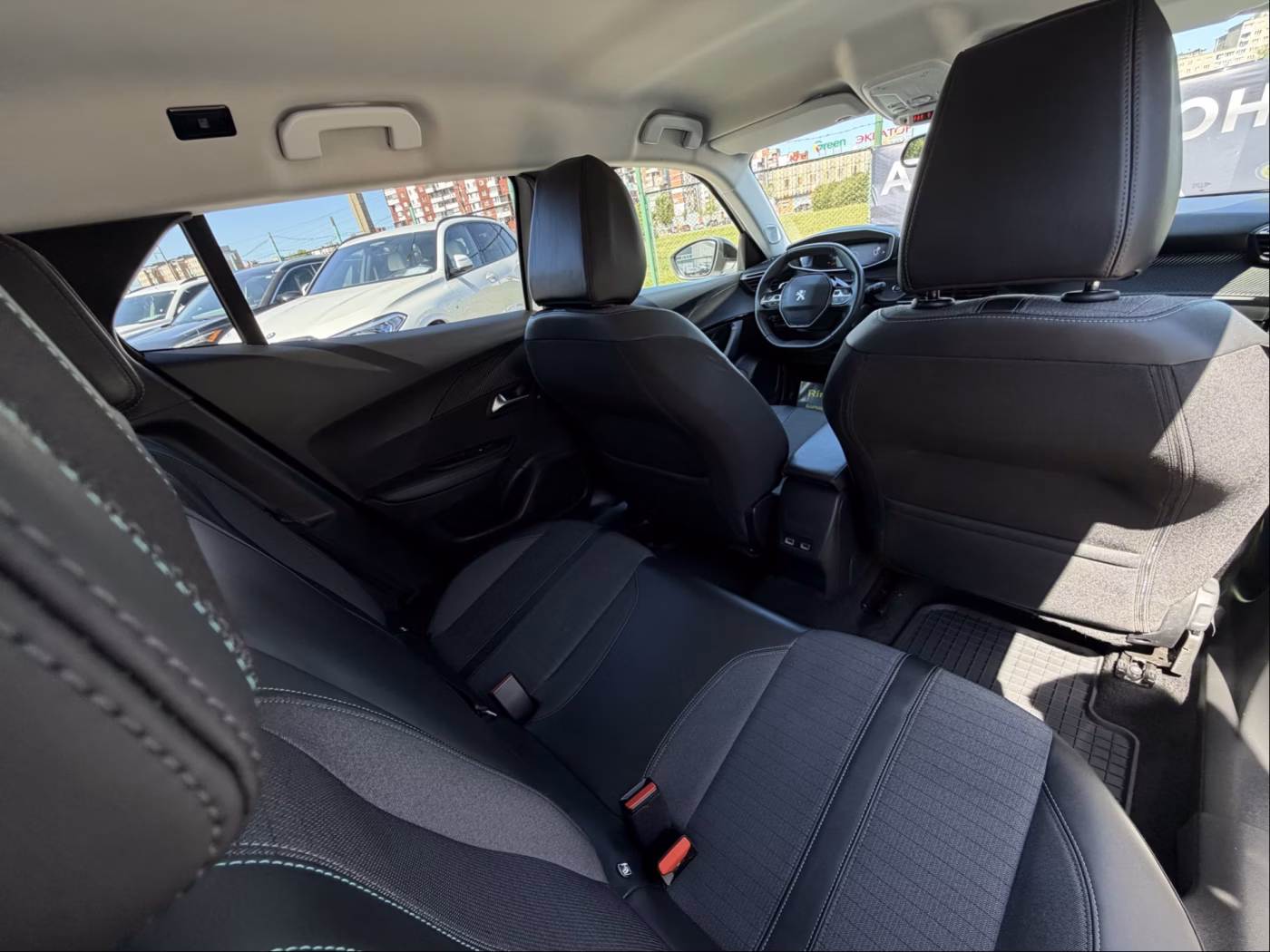 Peugeot 2008 фото 13