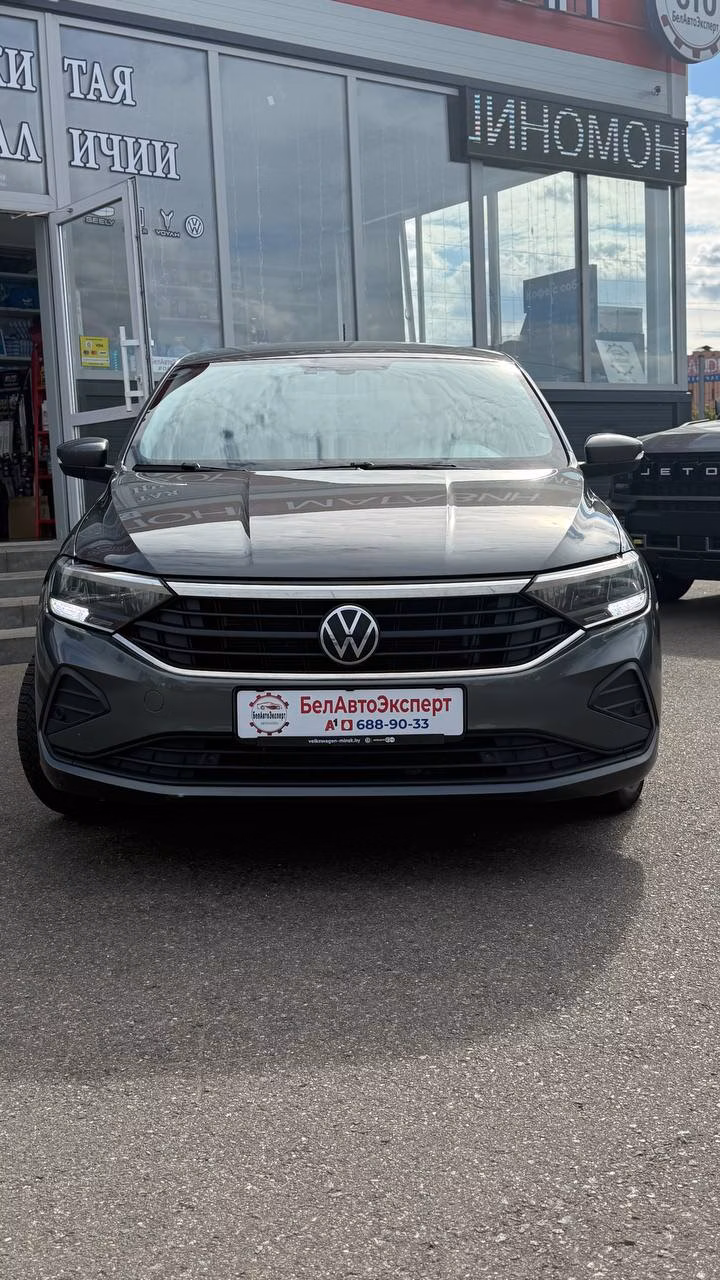Volkswagen Polo Sedan фото 2