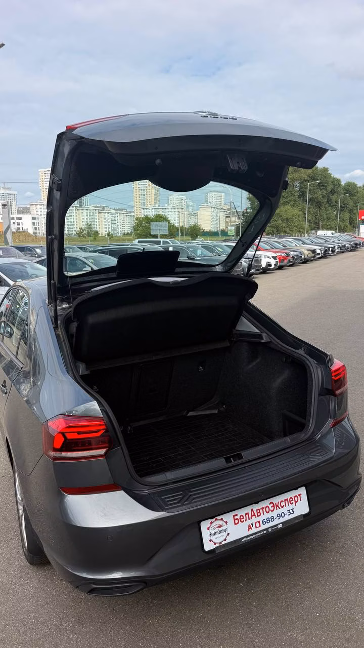 Volkswagen Polo Sedan фото 8