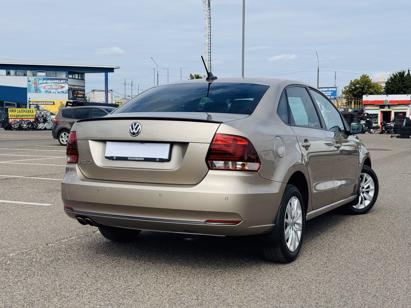 Volkswagen Polo Sedan фото 2