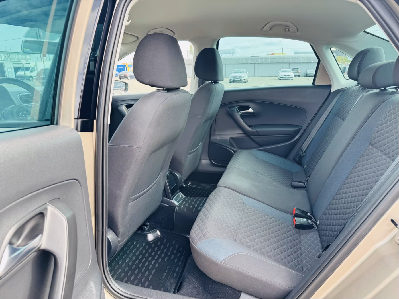 Volkswagen Polo Sedan фото 7