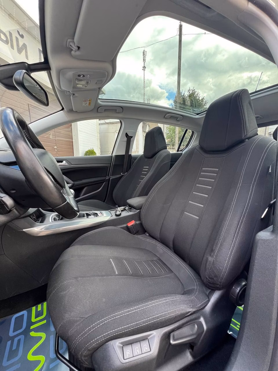 Peugeot 308 фото 10