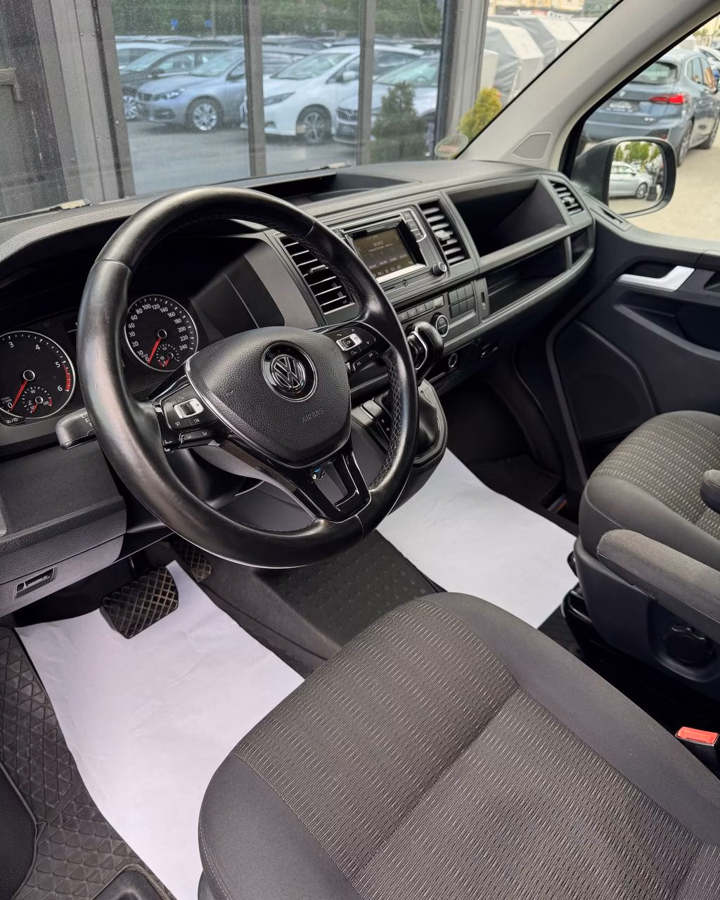 Volkswagen Caravelle фото 12