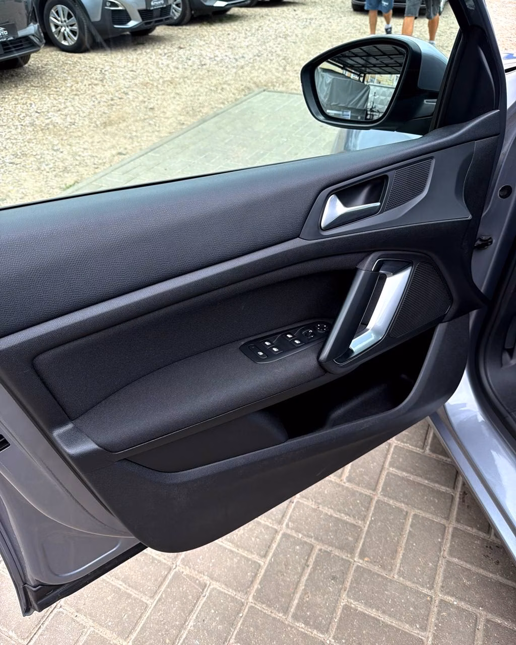 Peugeot 308 фото 9