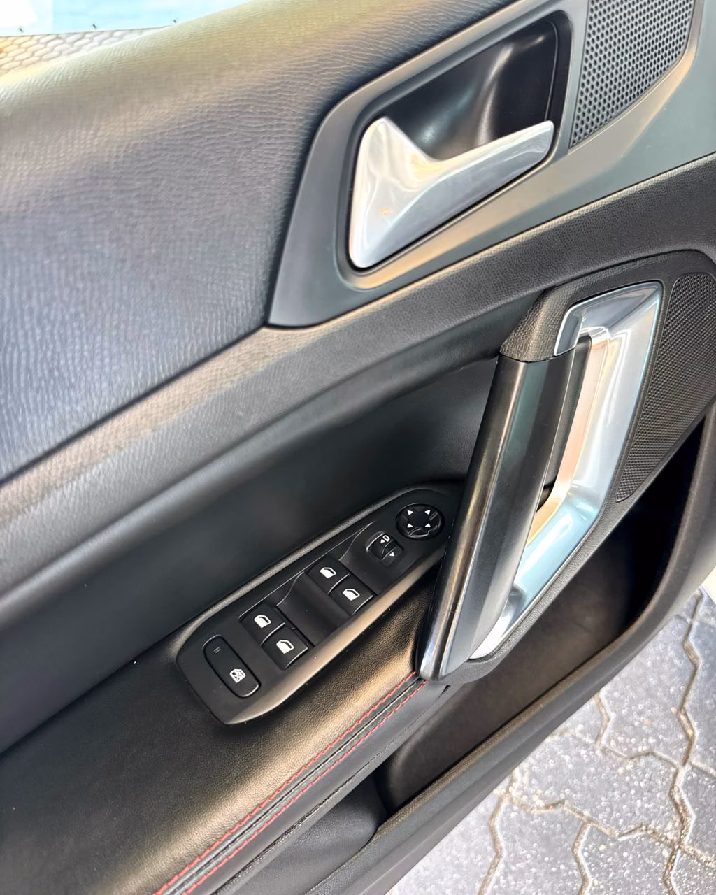Peugeot 308 фото 9