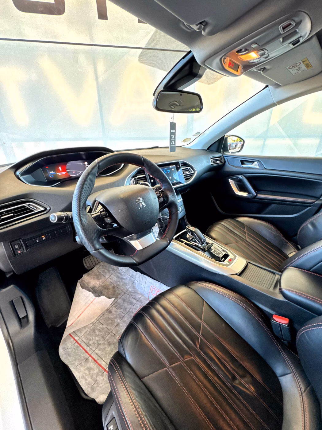 Peugeot 308 фото 11
