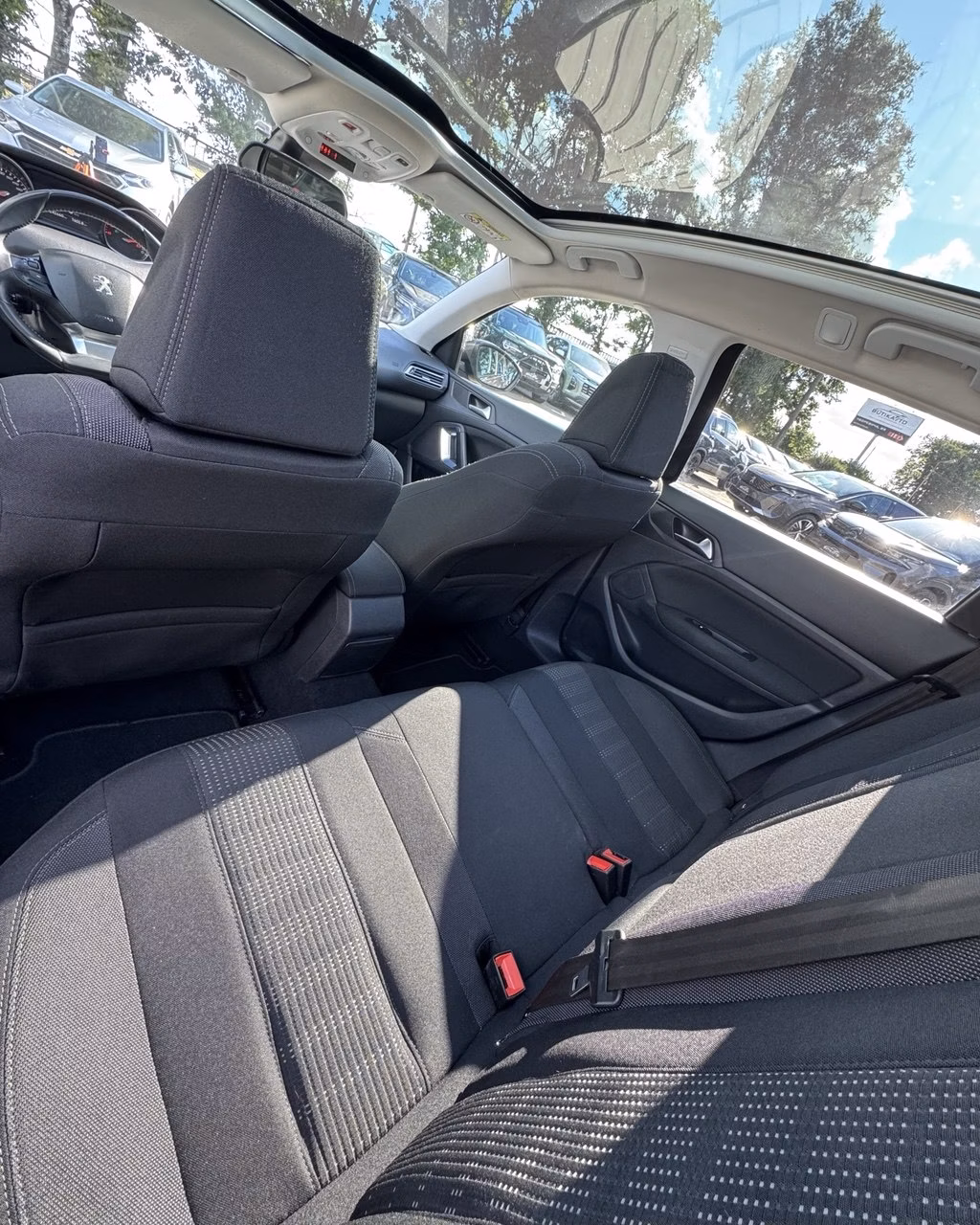 Peugeot 308 фото 11