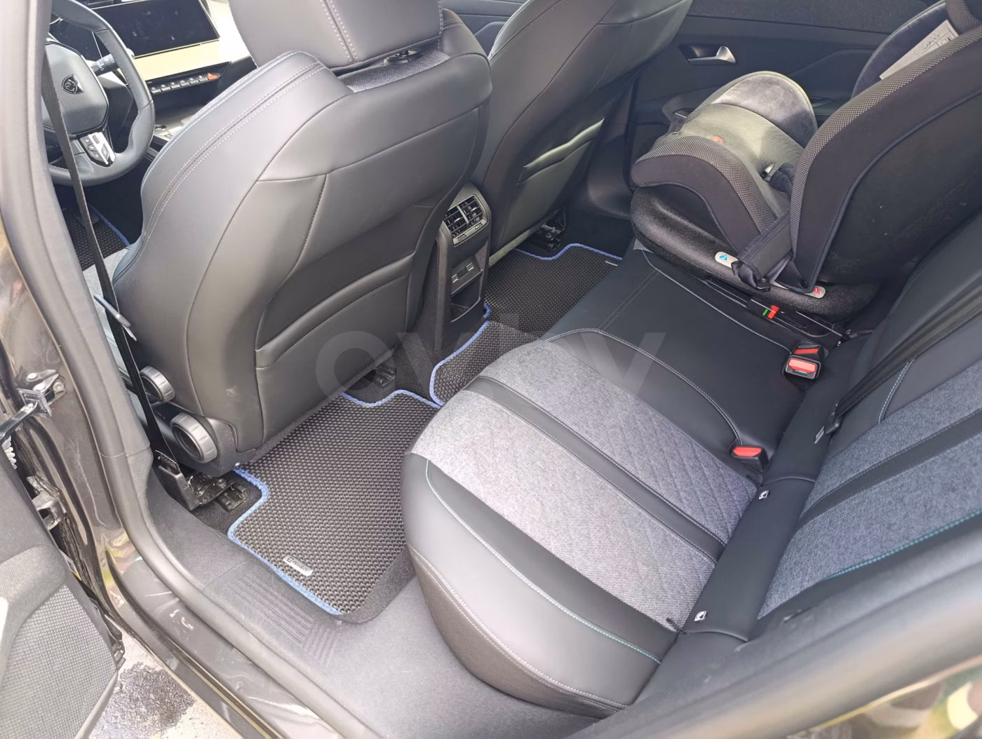 Peugeot 408X фото 12