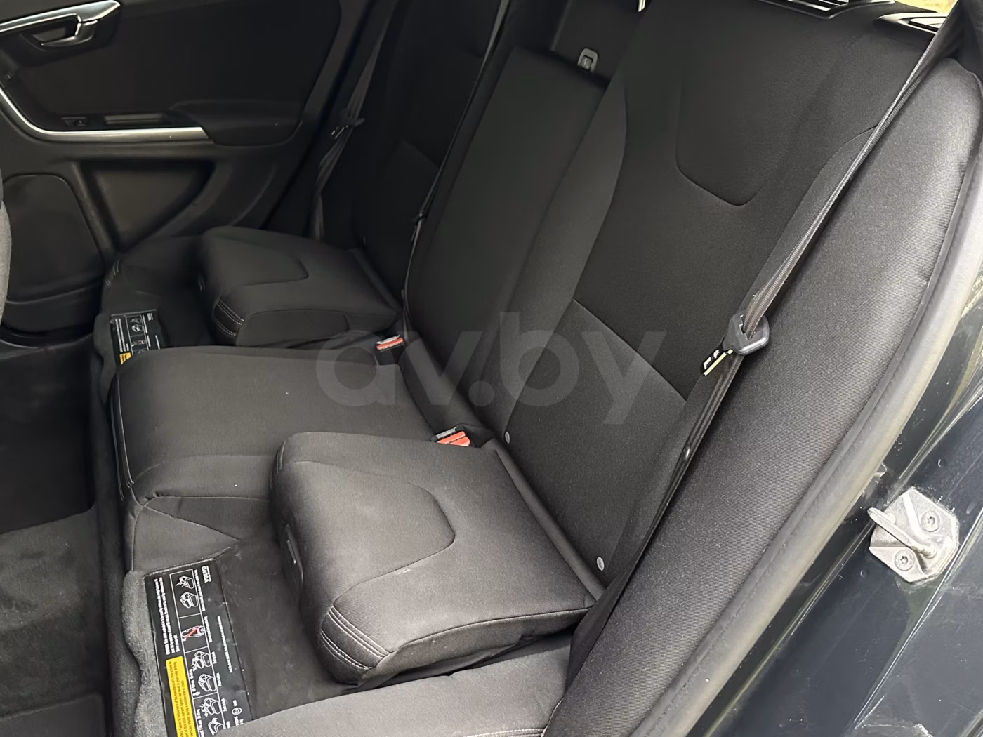 Volvo V60 фото 16
