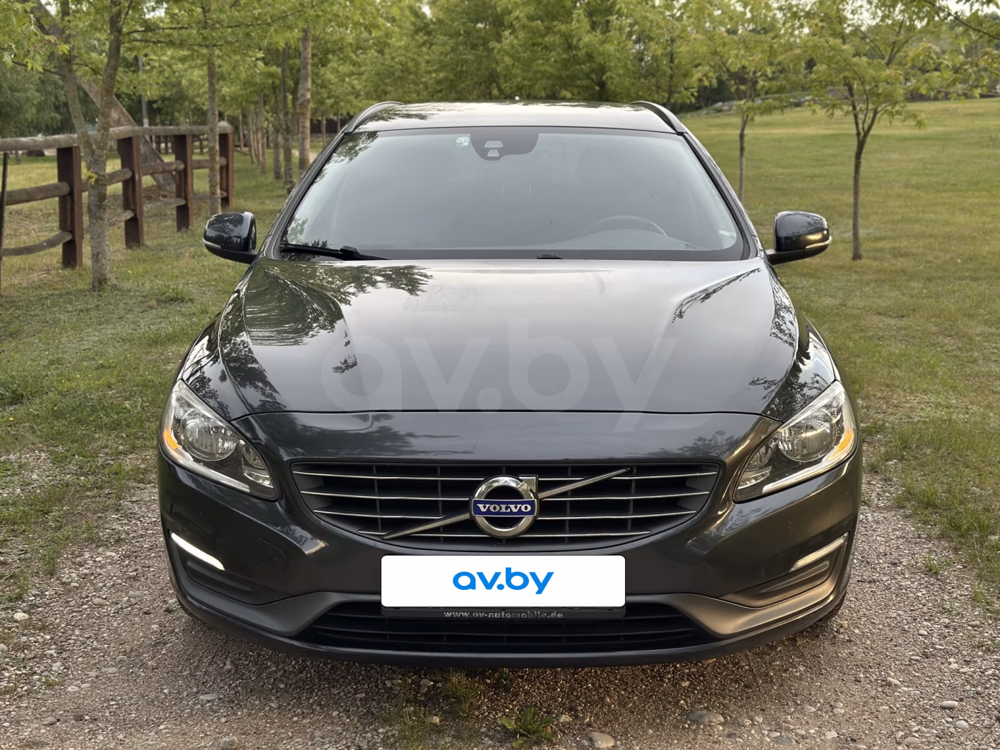 Volvo V60 фото 2