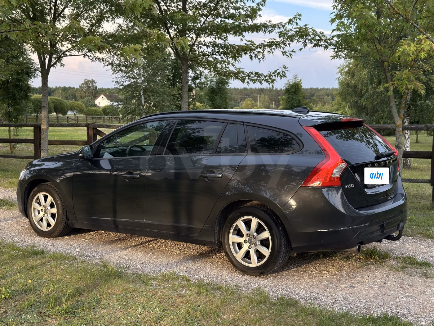 Volvo V60 фото 3