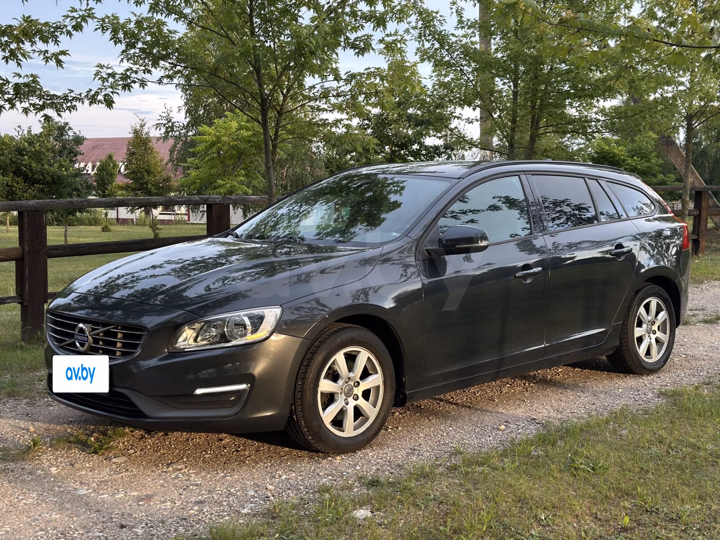 Volvo V60 фото 4