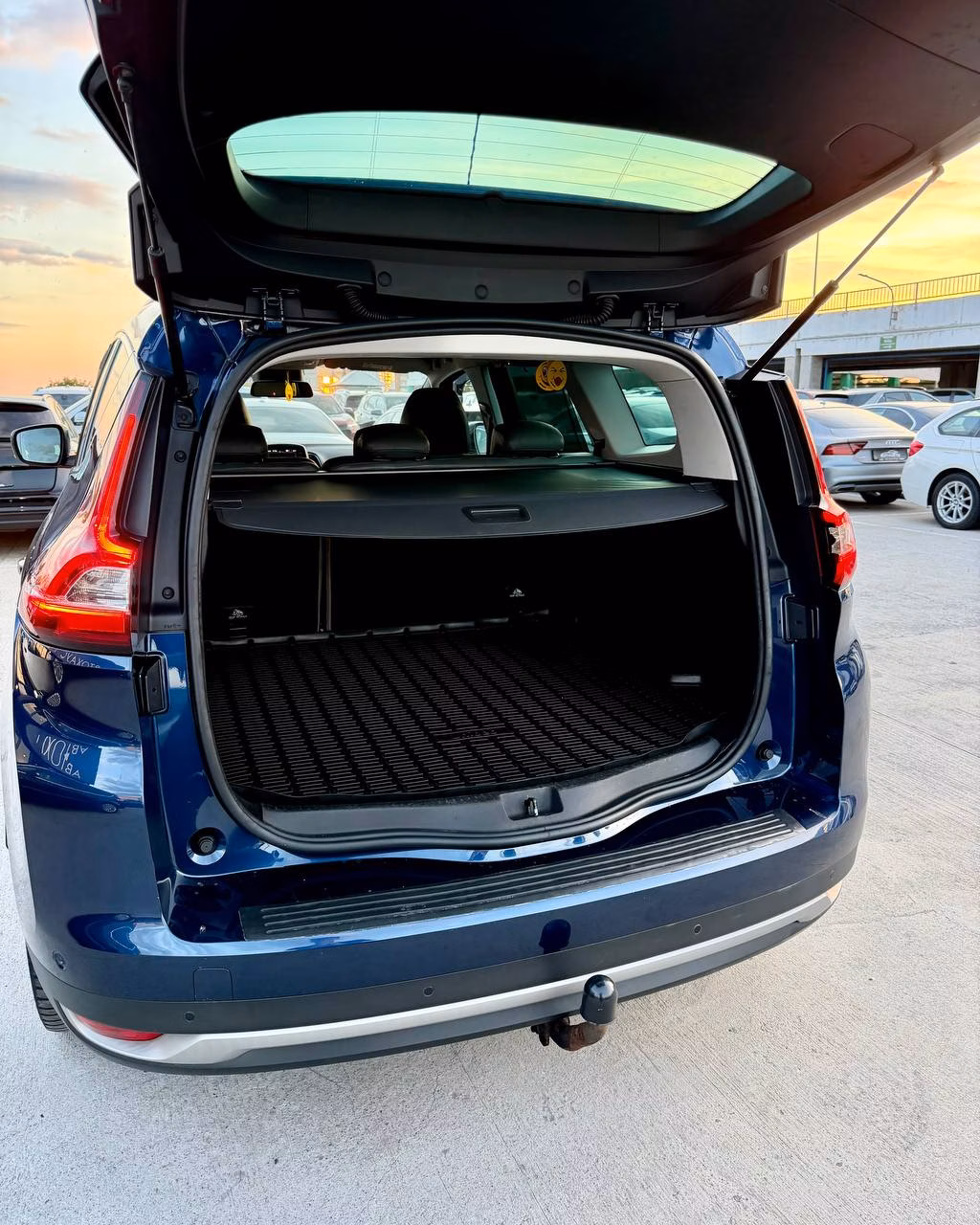 Renault Scenic фото 11
