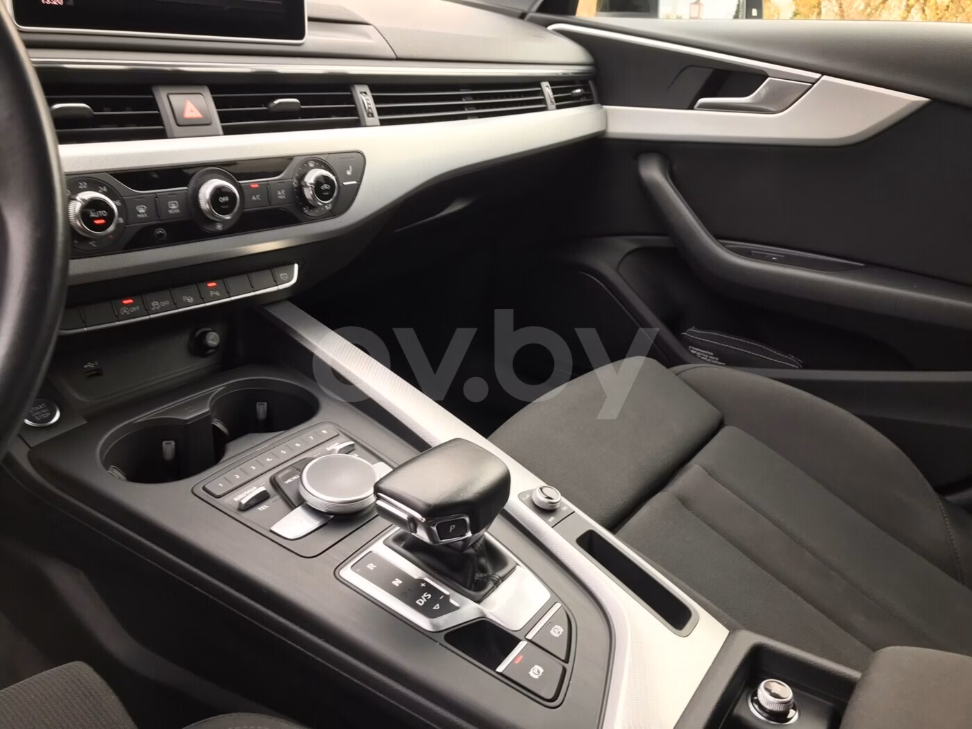 Audi A4 фото 8