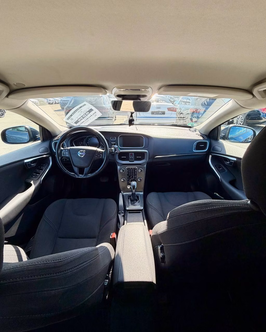 Volvo V40 фото 9