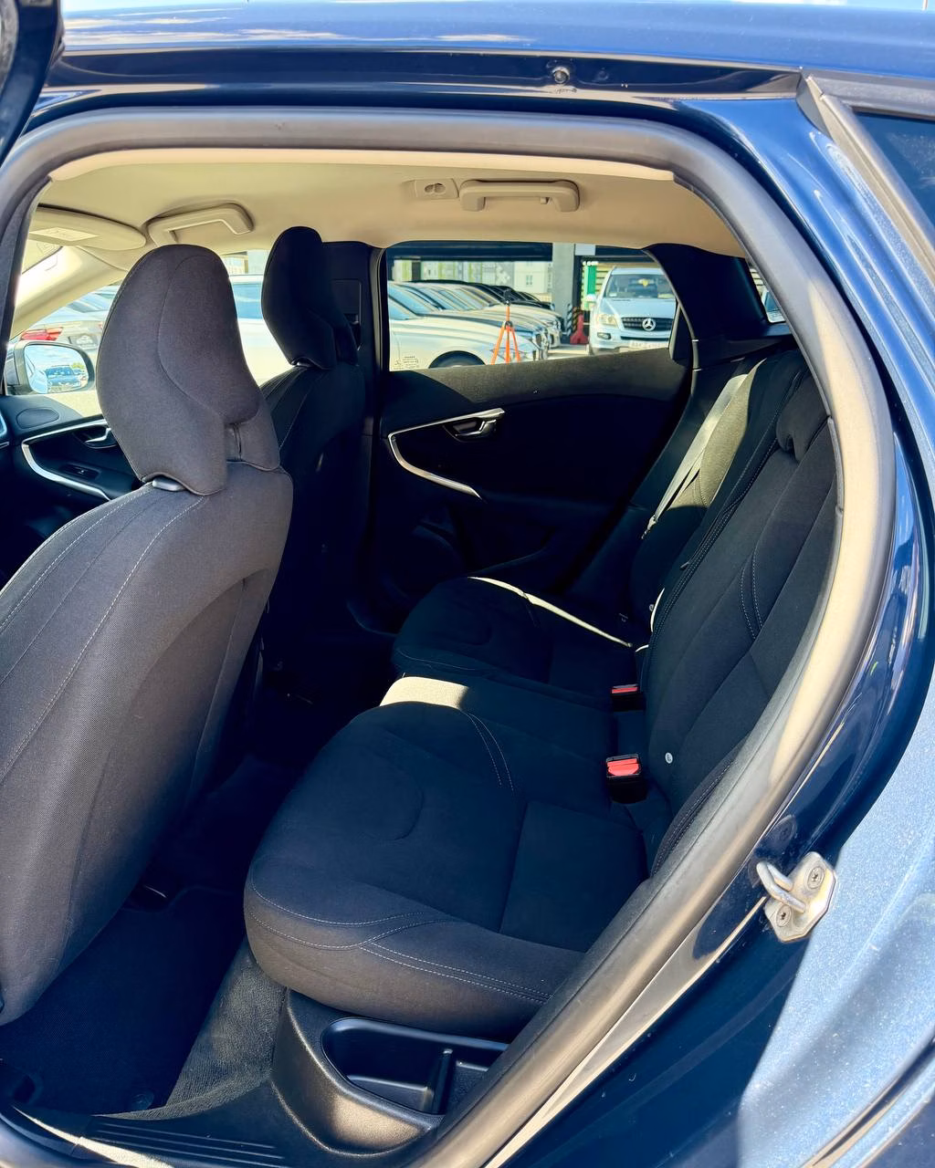 Volvo V40 фото 11