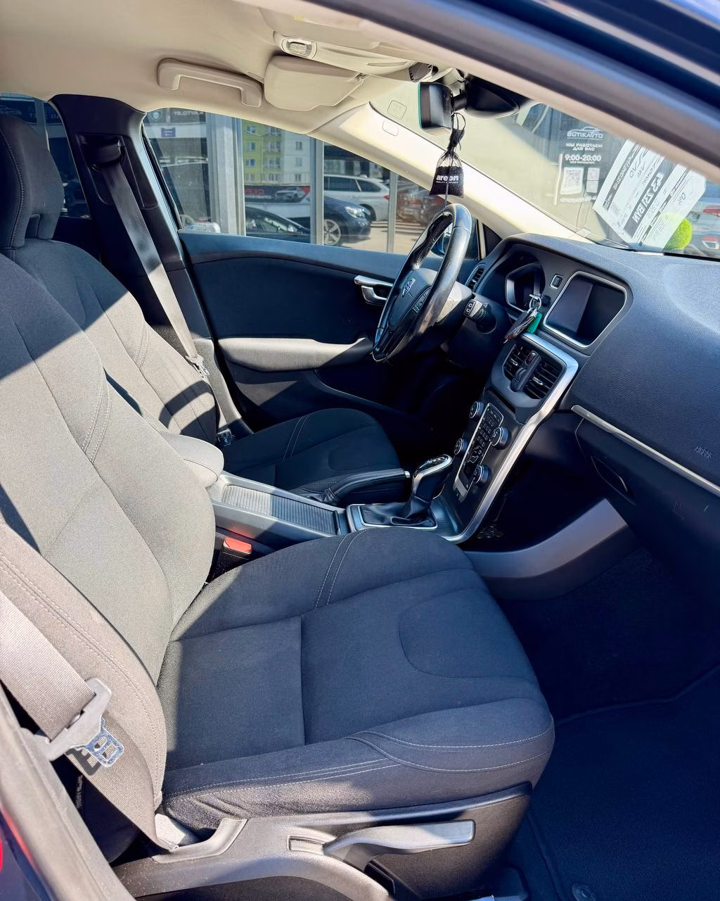 Volvo V40 фото 14