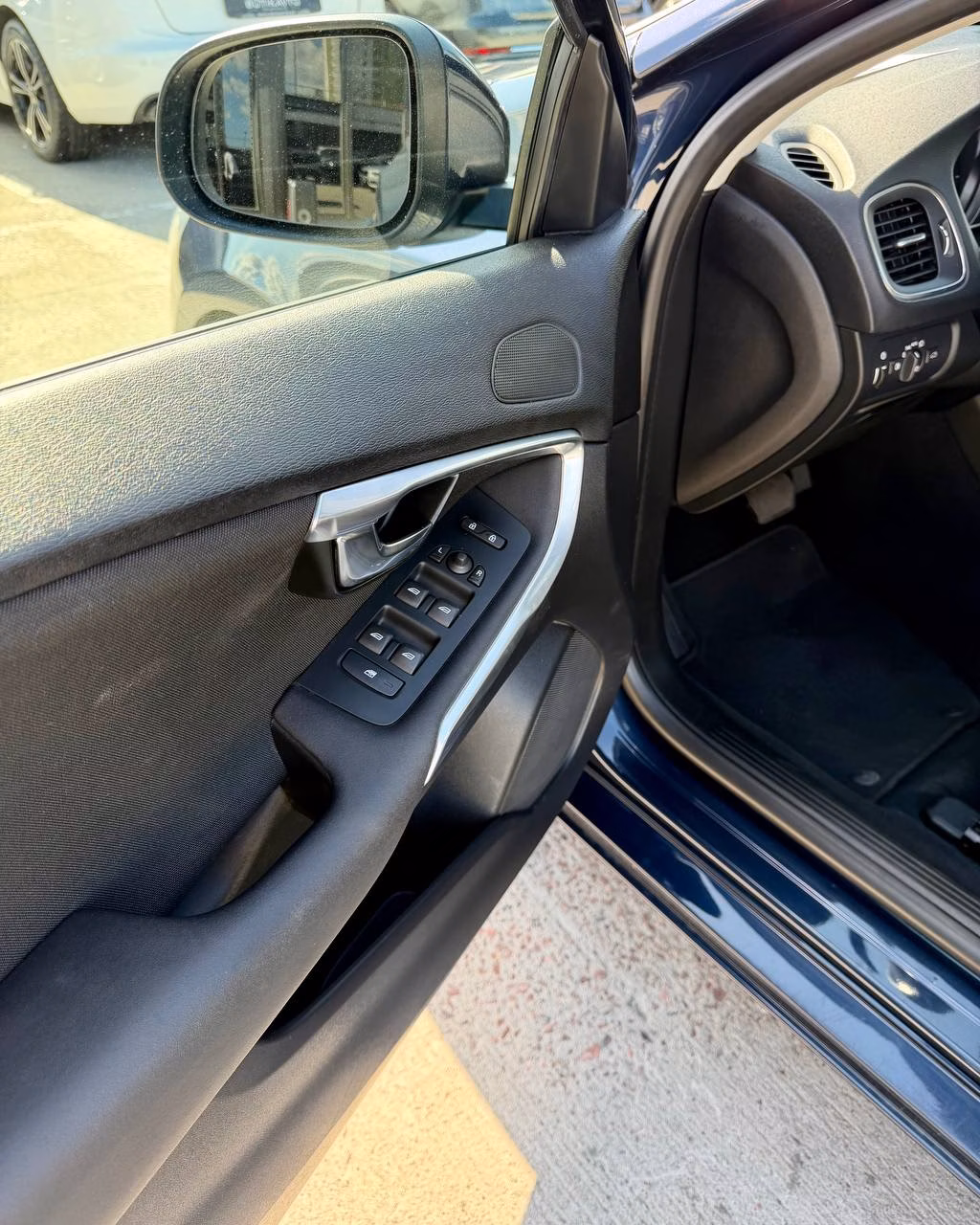 Volvo V40 фото 15