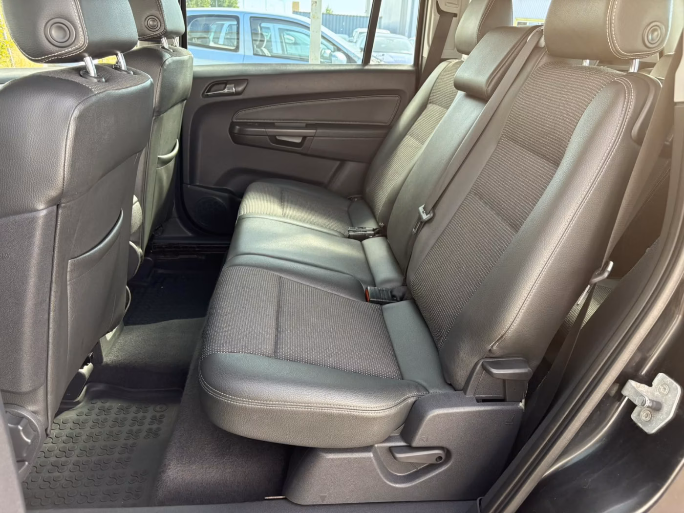 Opel Zafira фото 9