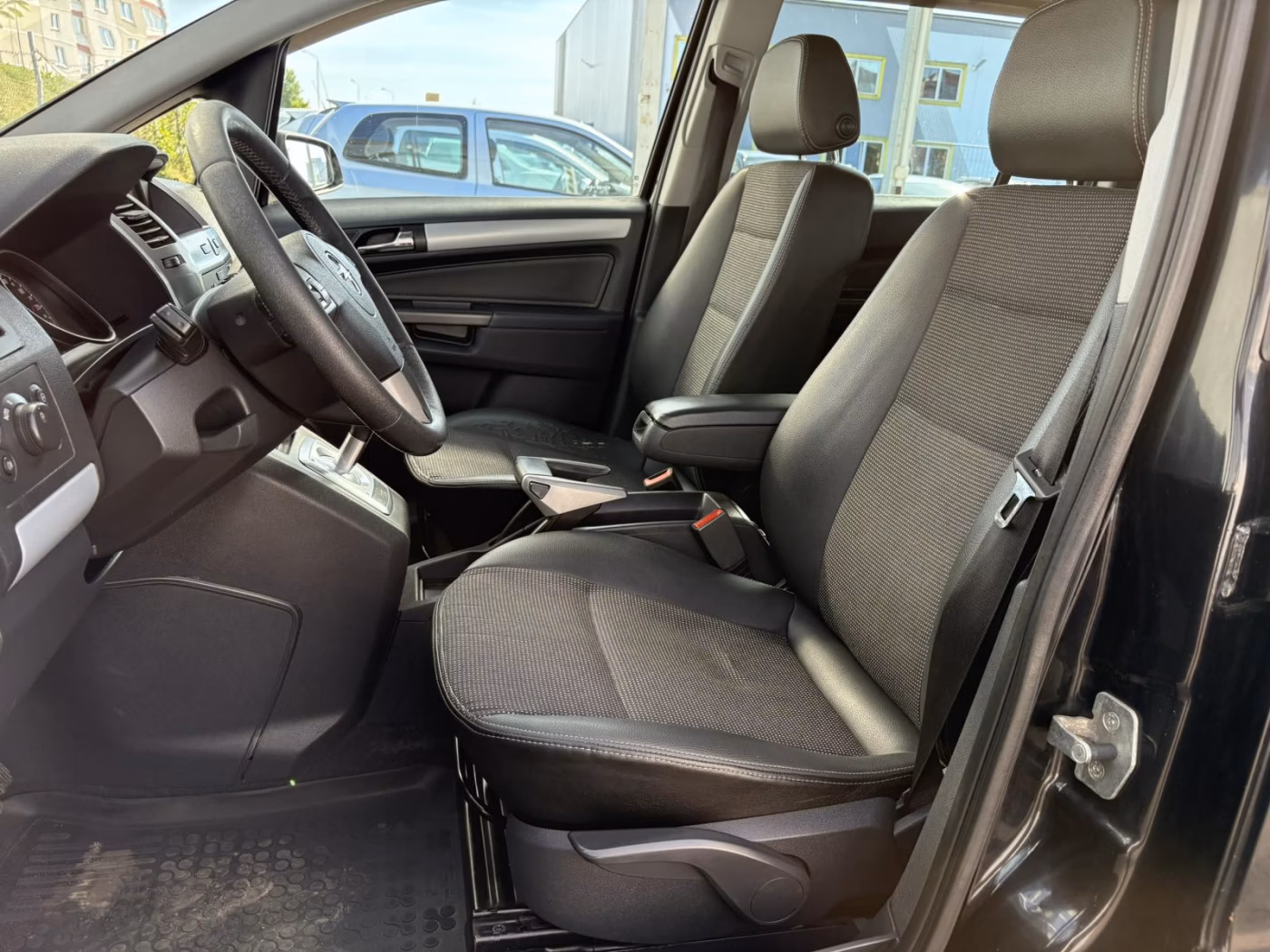 Opel Zafira фото 8