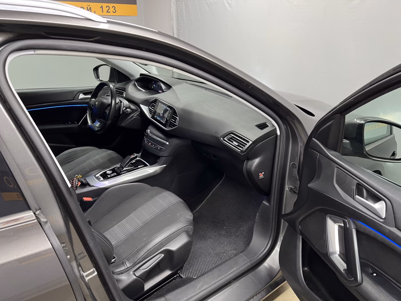 Peugeot 308 фото 9