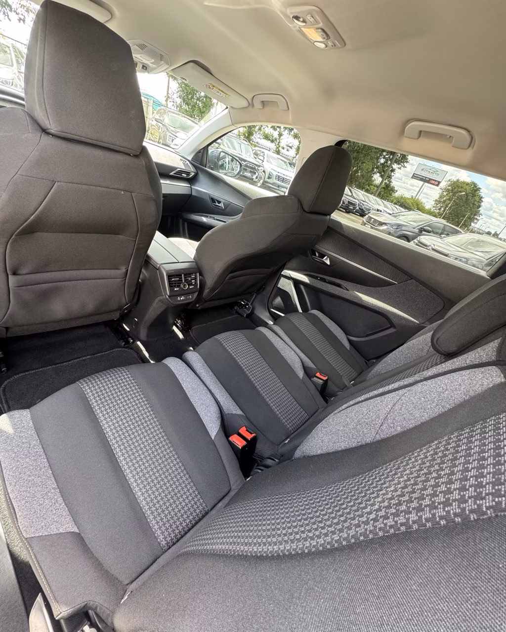 Peugeot 5008 фото 11