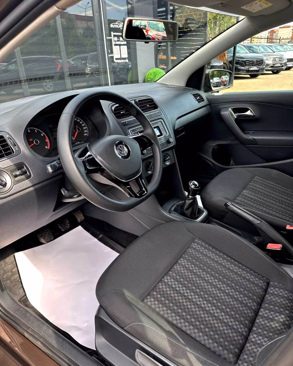 Volkswagen Polo Sedan фото 9
