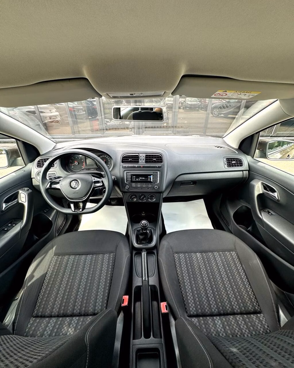Volkswagen Polo Sedan фото 10