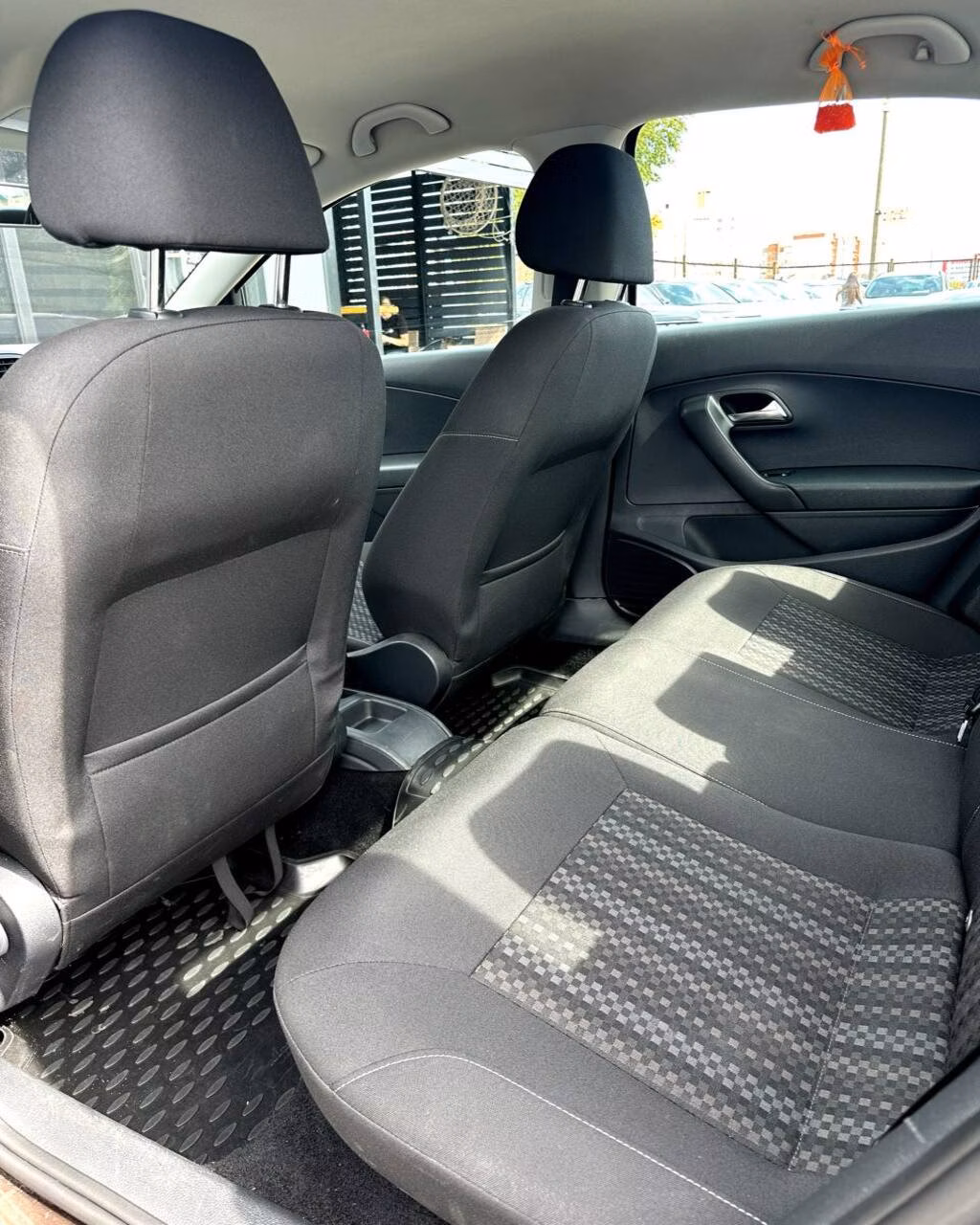 Volkswagen Polo Sedan фото 12