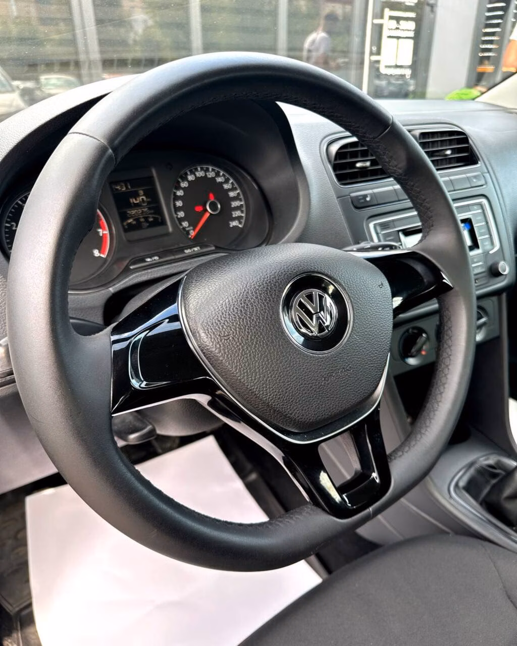 Volkswagen Polo Sedan фото 15