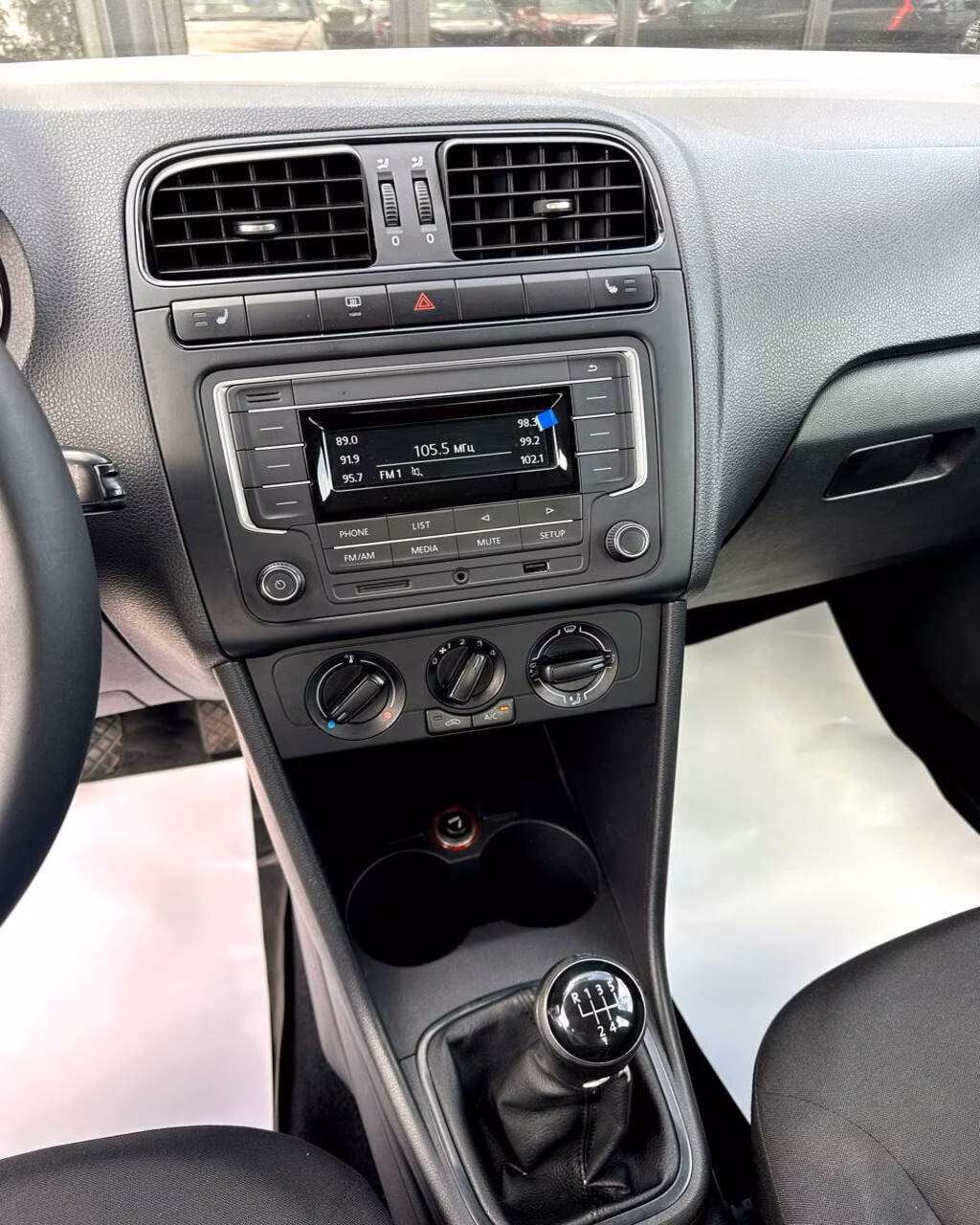 Volkswagen Polo Sedan фото 16